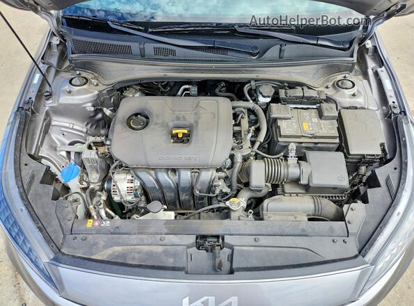 3KPF24AD3RE827072 2024 KIA FORTE Silver Widok wnętrza z tyłu