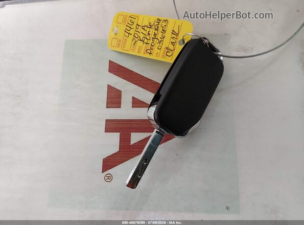 3KPF24AD4KE036653 2019 KIA FORTE Красный Вид панели приборов