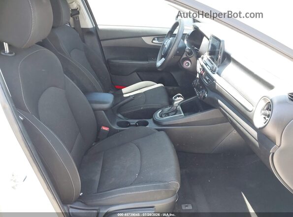 3KPF24AD4KE109231 2019 KIA FORTE Белый Вид салона спереди