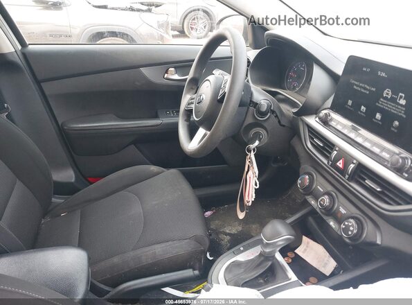 3KPF24AD4ME263148 2021 KIA FORTE Silver Front interior view