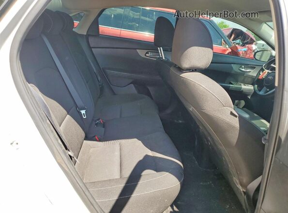 3KPF24AD4ME318116 2021 KIA FORTE Серебряный Вид задних сидений