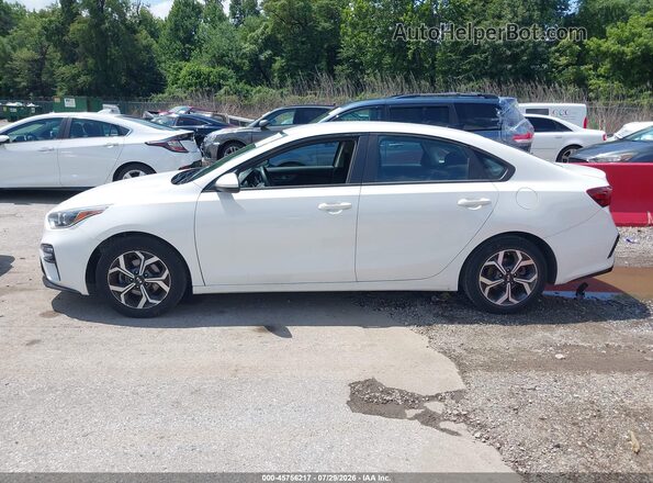 3KPF24AD4ME327401 2021 KIA FORTE White Widok wnętrza 360 stopni