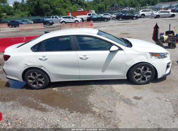 3KPF24AD4ME327401 2021 KIA FORTE White Widok wnętrza z tyłu