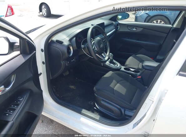 3KPF24AD4ME327401 2021 KIA FORTE White Widok wnętrza z przodu