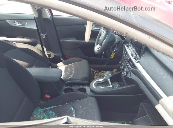 3KPF24AD4NE476019 2022 KIA FORTE Red Вид салону спереду