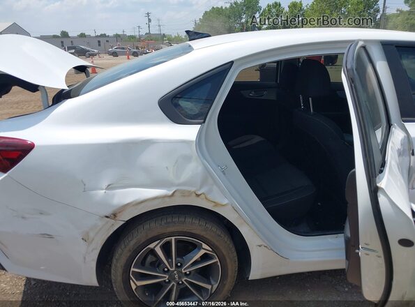 3KPF24AD4PE611938 2023 KIA FORTE White Widok naklejki z numerem VIN