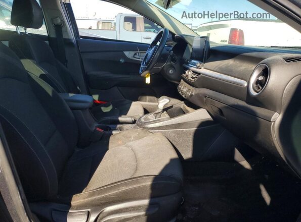 3KPF24AD4PE677969 2023 KIA FORTE Gray Вид салону спереду