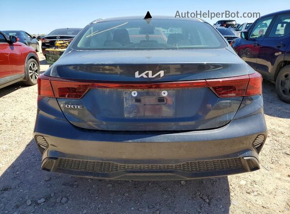 3KPF24AD4RE709631 2024 KIA FORTE Gray Widok z tyłu