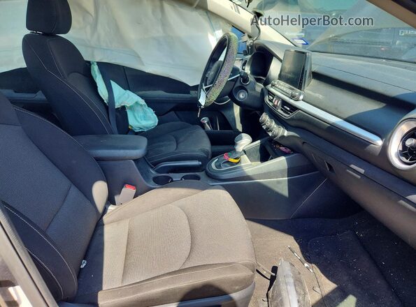 3KPF24AD4RE709631 2024 KIA FORTE Gray Widok wnętrza z przodu