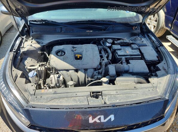 3KPF24AD4RE709631 2024 KIA FORTE Gray Widok wnętrza z tyłu