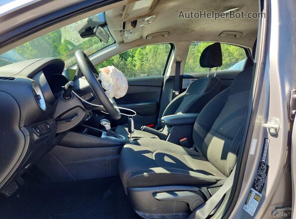 3KPF24AD4RE710486 2024 KIA FORTE Silver Widok wnętrza z przodu