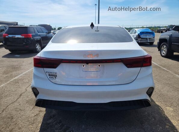 3KPF24AD4RE763656 2024 KIA FORTE White Հետևի տեսք