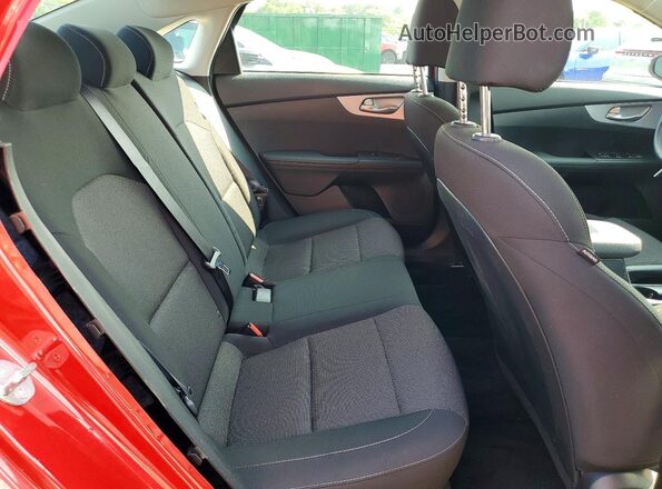 3KPF24AD4RE835682 2024 KIA FORTE Красный Вид задних сидений
