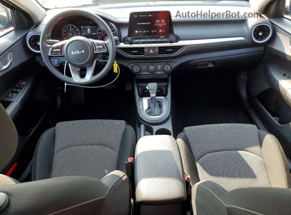 3KPF24AD4RE835682 2024 KIA FORTE Красный Вид панели приборов