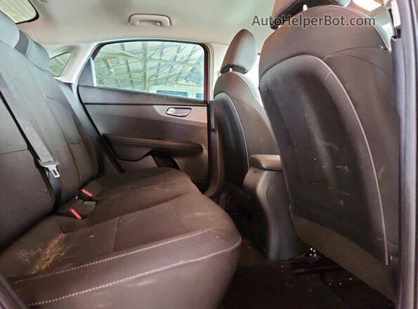3KPF24AD5KE076904 2019 KIA FORTE Red Вид задніх сидінь