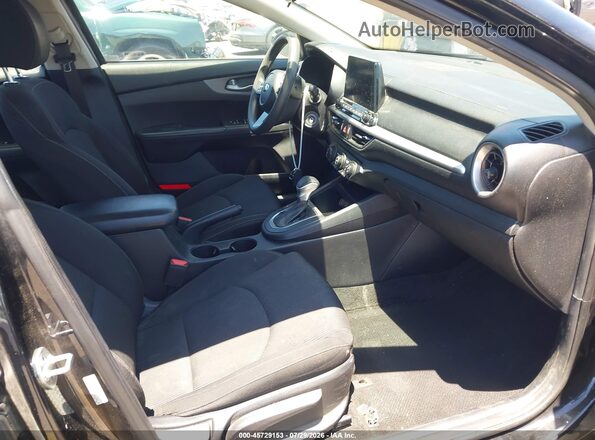 3KPF24AD5ME368331 2021 KIA FORTE Черный Вид салона спереди