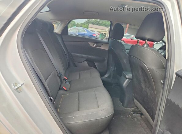 3KPF24AD5ME386800 2021 KIA FORTE Белый Вид задних сидений