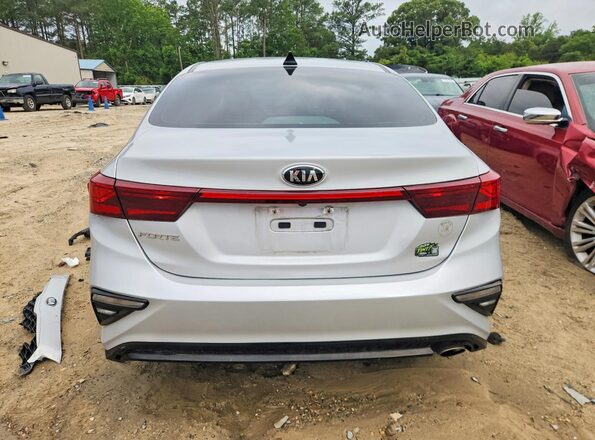 3KPF24AD5ME386800 2021 KIA FORTE Белый Вид сзади