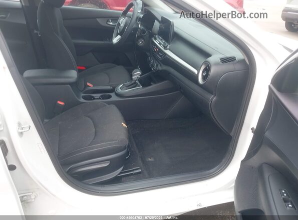 3KPF24AD5ME411100 2021 KIA FORTE White Սալոնի դիմացի տեսք