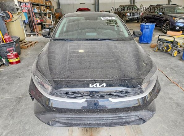 3KPF24AD5PE519186 2023 KIA FORTE Black Widok z przodu