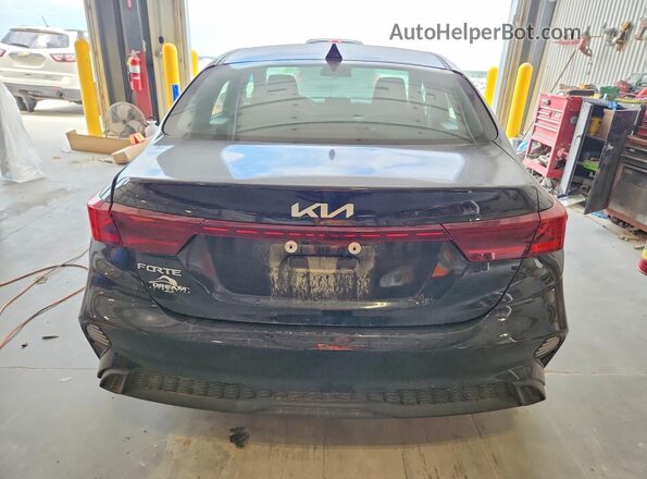3KPF24AD5PE519186 2023 KIA FORTE Black Widok z tyłu