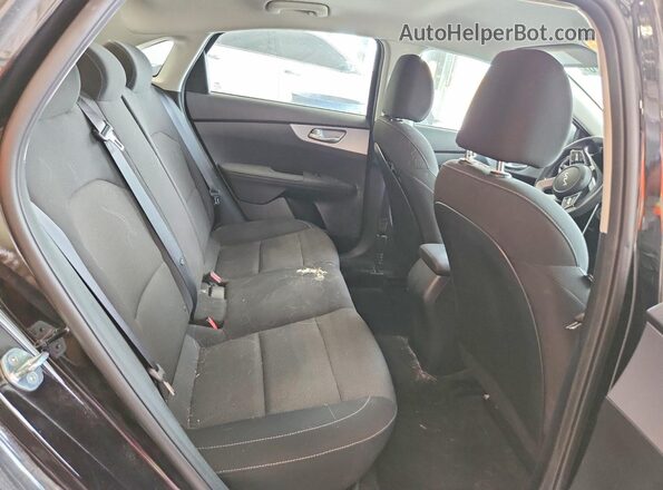 3KPF24AD5PE519186 2023 KIA FORTE Black Widok tylnych siedzeń