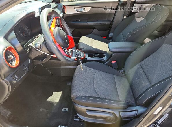 3KPF24AD5PE520614 2023 KIA FORTE Серый Вид салона спереди
