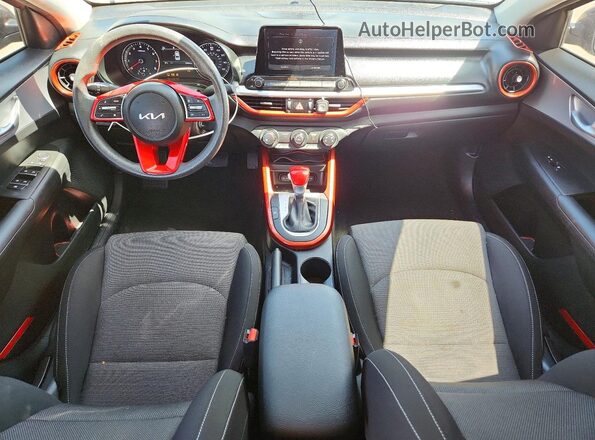 3KPF24AD5PE520614 2023 KIA FORTE Серый Вид панели приборов