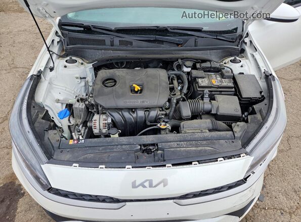 3KPF24AD5PE585981 2023 KIA FORTE White უკანა სალონის ხედი