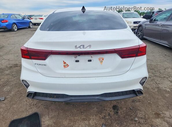 3KPF24AD5PE585981 2023 KIA FORTE White უკანა ხედი