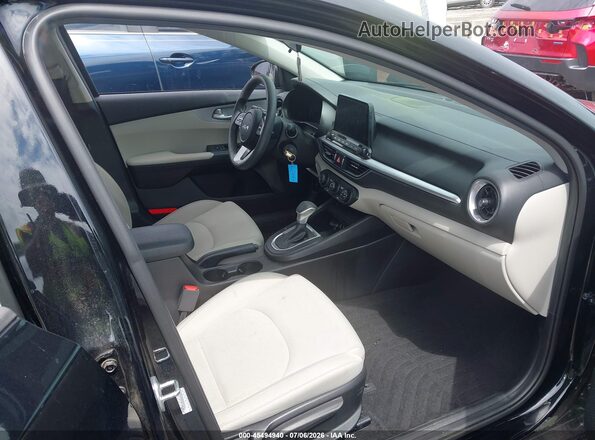 3KPF24AD5PE658508 2023 KIA FORTE Black Вид салону спереду
