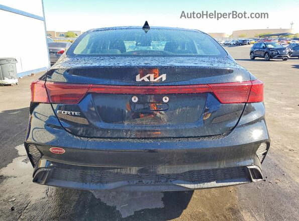 3KPF24AD5PE666902 2023 KIA FORTE Black Widok z tyłu