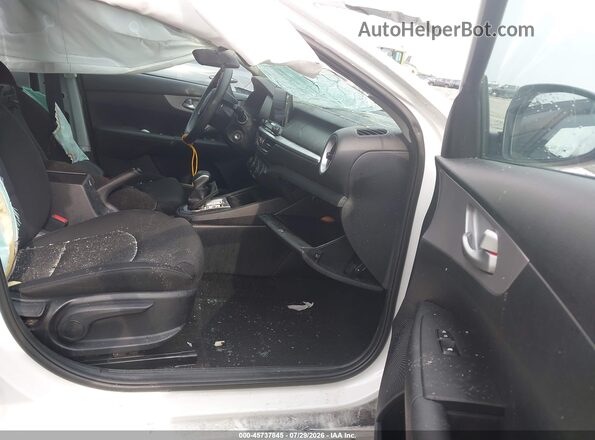 3KPF24AD5PE676829 2023 KIA FORTE Белый Вид салона спереди