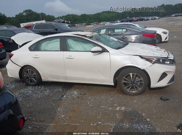 3KPF24AD5PE676829 2023 KIA FORTE Белый Вид задней части салона