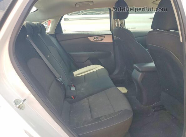 3KPF24AD5RE724364 2024 KIA FORTE White უკანა სავარძლების ხედი