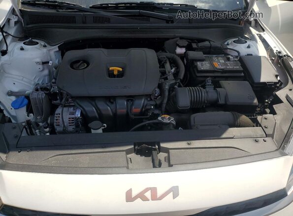 3KPF24AD5RE724364 2024 KIA FORTE White უკანა სალონის ხედი