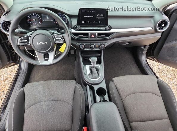 3KPF24AD5RE734960 2024 KIA FORTE Black Vista del salpicadero