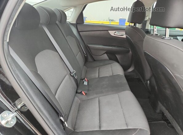 3KPF24AD5RE734960 2024 KIA FORTE Black Vista de los asientos traseros
