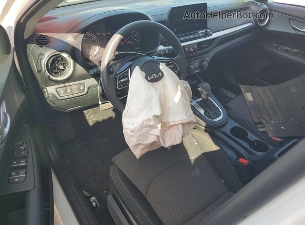 3KPF24AD5RE797184 2024 KIA FORTE Серый Вид панели приборов