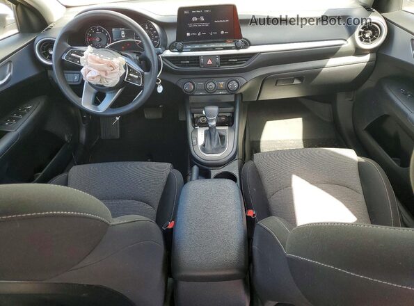 3KPF24AD5RE827820 2024 KIA FORTE White Widok deski rozdzielczej