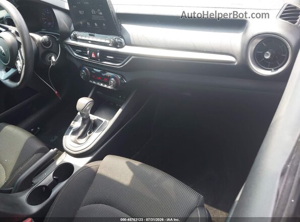 3KPF24AD6KE104841 2019 KIA FORTE White Вид салону спереду