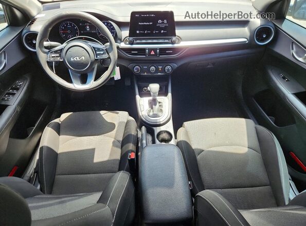 3KPF24AD6NE461408 2022 KIA FORTE Черный Вид панели приборов