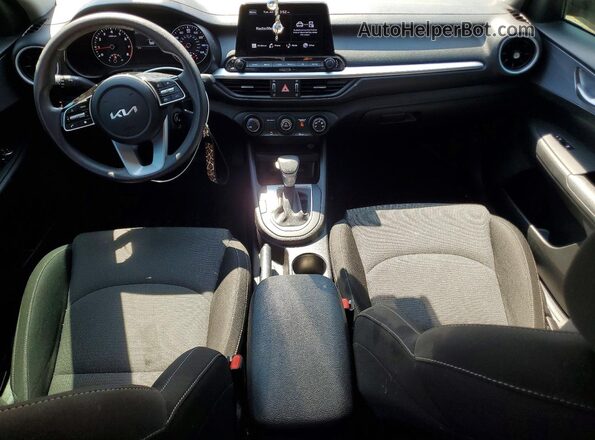 3KPF24AD6NE467323 2022 KIA FORTE Orange Vista del salpicadero