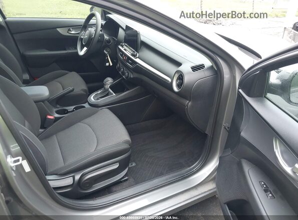 3KPF24AD6NE475308 2022 KIA FORTE Silver Вид салону спереду