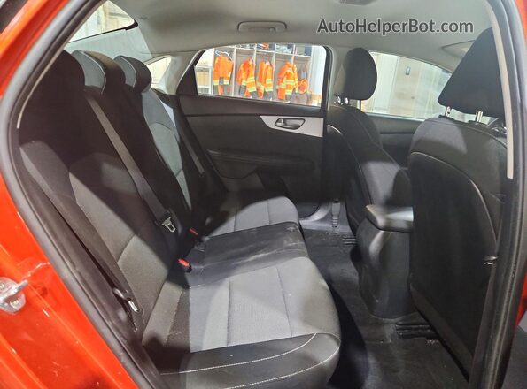 3KPF24AD6NE495784 2022 KIA FORTE Orange Вид задніх сидінь