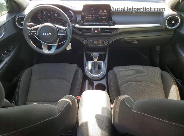 3KPF24AD6PE566758 2023 KIA FORTE White Առջևի վահանակի տեսք