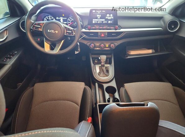 3KPF24AD6RE779874 2024 KIA FORTE Gray Vista del salpicadero