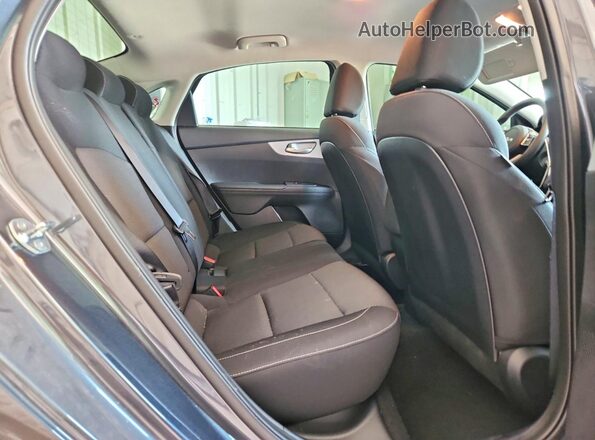 3KPF24AD6RE779874 2024 KIA FORTE Gray Vista de los asientos traseros