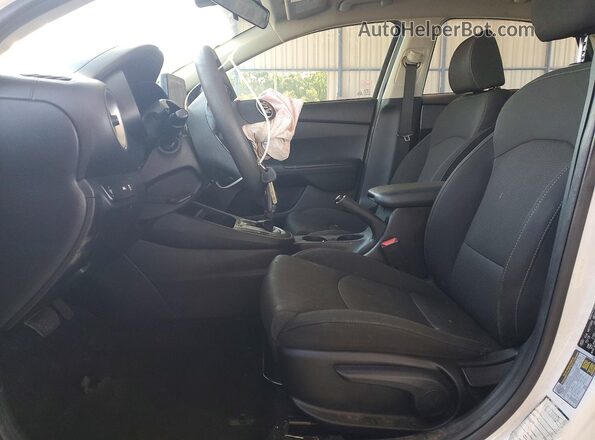 3KPF24AD7KE040471 2019 KIA FORTE White Вид салону спереду