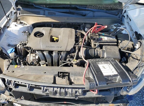 3KPF24AD7KE040471 2019 KIA FORTE White Вид задньої частини салону